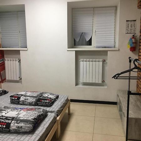 Underground Hostel Kiev Extérieur photo